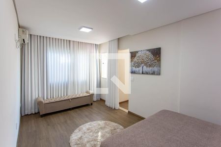 Casa à venda com 614m², 5 quartos e 7 vagasQuarto Suíte 1