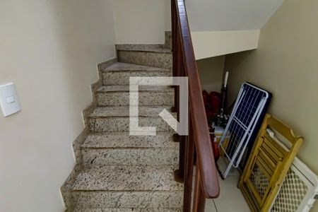 Casa à venda com 100m², 2 quartos e 1 vagaescada