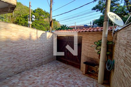 Casa à venda com 100m², 2 quartos e 1 vagaquintal - frente