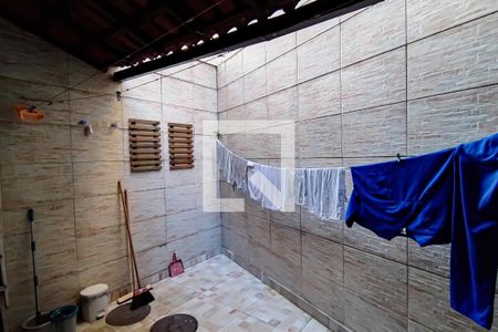 Casa à venda com 100m², 2 quartos e 1 vagaárea de serviço