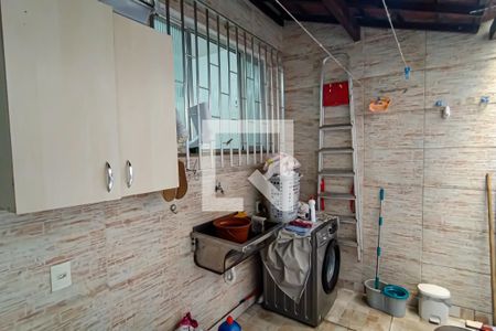 Casa à venda com 100m², 2 quartos e 1 vagaárea de serviço