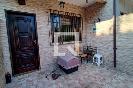 Casa à venda com 100m², 2 quartos e 1 vagaquintal - frente