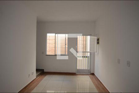 Sala de apartamento para alugar com 2 quartos, 90m² em Vila Kosmos, Rio de Janeiro