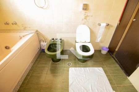 Apartamento à venda com 360m², 6 quartos e 4 vagasBanheiro da Suíte 2