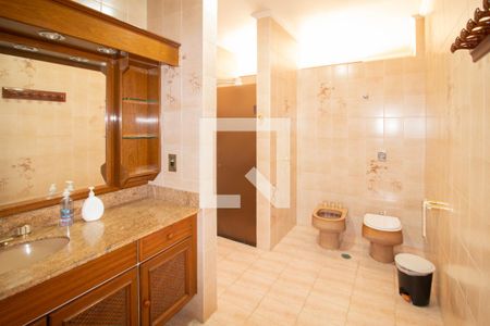 Apartamento à venda com 360m², 6 quartos e 4 vagasBanheiro da Suite 1