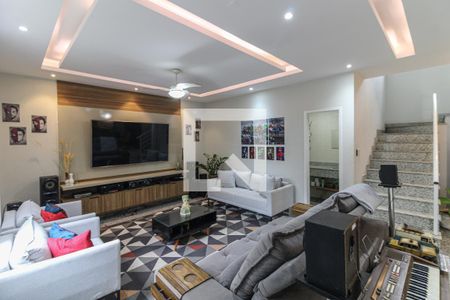 Casa de condomínio à venda com 265m², 4 quartos e 4 vagasSala