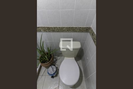 Casa de condomínio à venda com 265m², 4 quartos e 4 vagasBanheiro Social