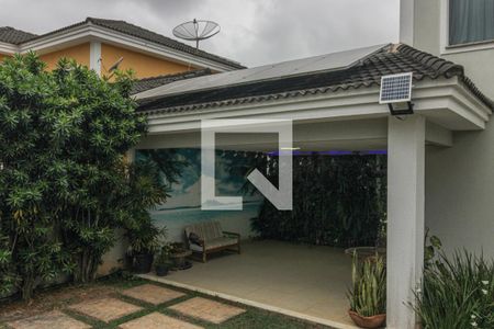 Casa de condomínio à venda com 265m², 4 quartos e 4 vagasÁrea externa - Placa captação energia solar