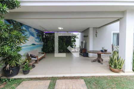 Casa de condomínio à venda com 265m², 4 quartos e 4 vagasÁrea externa