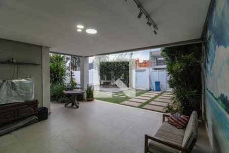 Casa de condomínio à venda com 265m², 4 quartos e 4 vagasÁrea externa