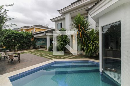 Casa de condomínio à venda com 265m², 4 quartos e 4 vagasÁrea externa