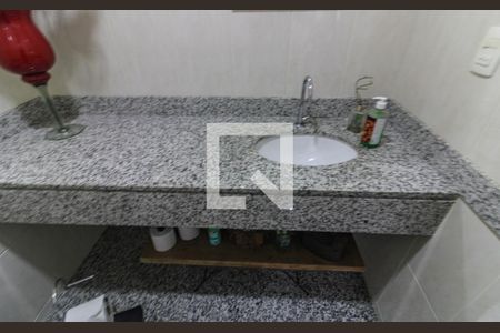 Casa de condomínio à venda com 265m², 4 quartos e 4 vagasLavabo