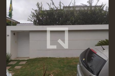 Casa de condomínio à venda com 265m², 4 quartos e 4 vagasFachada