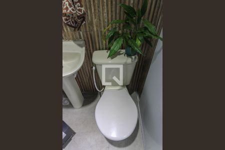 Casa de condomínio à venda com 265m², 4 quartos e 4 vagasLavabo área externa