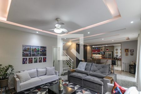 Casa de condomínio à venda com 265m², 4 quartos e 4 vagasSala