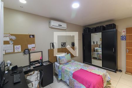 Casa de condomínio à venda com 265m², 4 quartos e 4 vagasSuíte 2