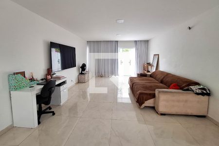 Sala de casa à venda com 3 quartos, 230m² em Piratininga, Niterói