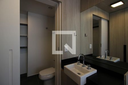 Banheiro de kitnet/studio para alugar com 1 quarto, 29m² em Pinheiros, São Paulo