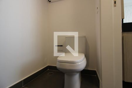 Banheiro de kitnet/studio para alugar com 1 quarto, 29m² em Pinheiros, São Paulo