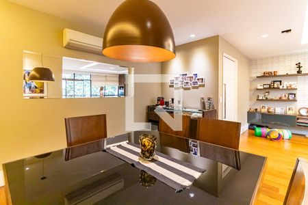 Apartamento à venda com 160m², 4 quartos e 2 vagas Apartamento à venda com 160m², 4 quartos e 2 vagasSala