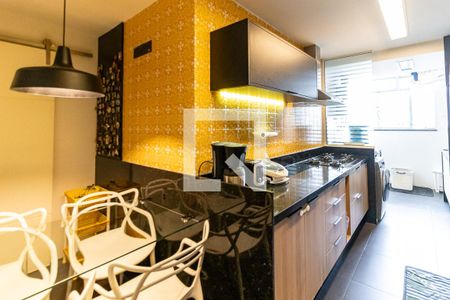 Apartamento à venda com 160m², 4 quartos e 2 vagas Apartamento à venda com 160m², 4 quartos e 2 vagasCozinha