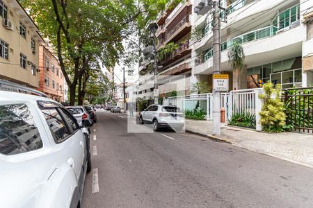 Apartamento à venda com 160m², 4 quartos e 2 vagas Apartamento à venda com 160m², 4 quartos e 2 vagasVista da Rua