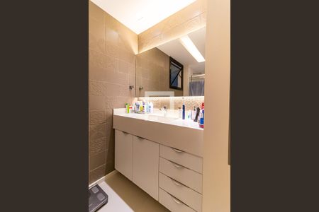 Apartamento à venda com 160m², 4 quartos e 2 vagas Apartamento à venda com 160m², 4 quartos e 2 vagasBanheiro Suíte