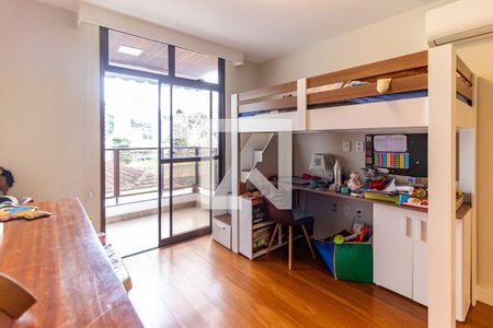 Apartamento à venda com 160m², 4 quartos e 2 vagas Apartamento à venda com 160m², 4 quartos e 2 vagasSuíte 2