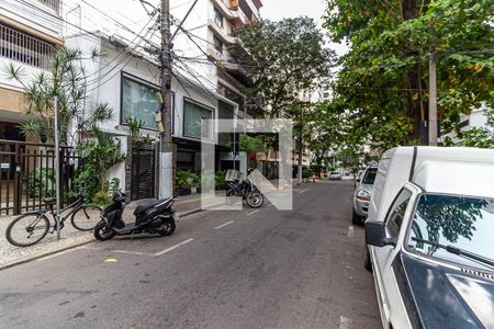 Apartamento à venda com 160m², 4 quartos e 2 vagas Apartamento à venda com 160m², 4 quartos e 2 vagasVista da Rua