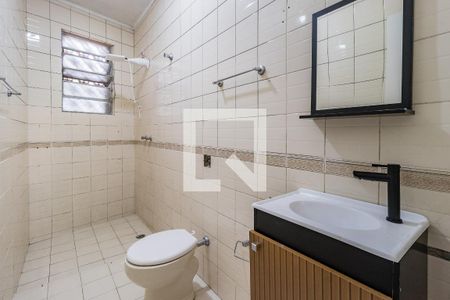 Banheiro de apartamento à venda com 1 quarto, 45m² em Chácara das Pedras, Porto Alegre
