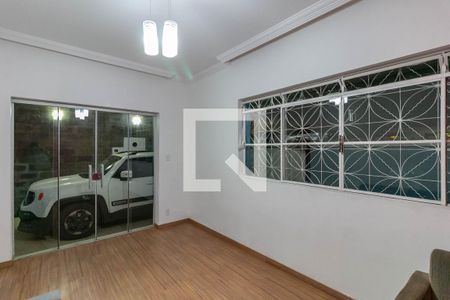 Sala de casa à venda com 5 quartos, 300m² em Sagrada Família, Belo Horizonte