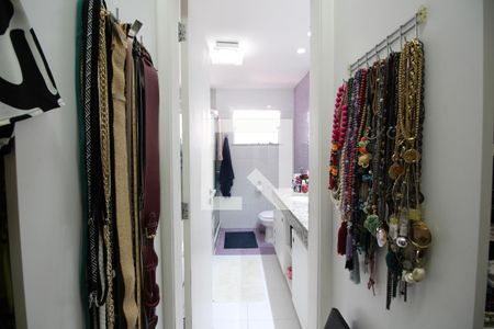 Casa de condomínio à venda com 203m², 4 quartos e 3 vagasSuíte 2 Banheiro