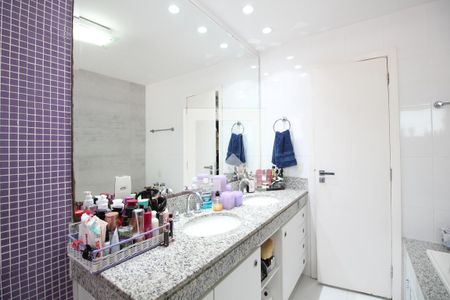 Casa de condomínio à venda com 203m², 4 quartos e 3 vagasSuíte 2 Banheiro