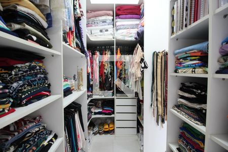 Casa de condomínio à venda com 203m², 4 quartos e 3 vagasSuíte 2 Closet