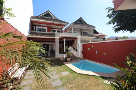 Casa de condomínio à venda com 203m², 4 quartos e 3 vagasÁrea Externa