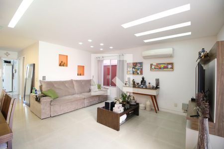 Casa de condomínio à venda com 203m², 4 quartos e 3 vagasSala