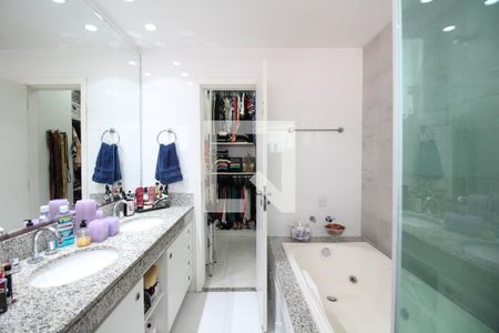 Casa de condomínio à venda com 203m², 4 quartos e 3 vagasSuíte 2 Banheiro