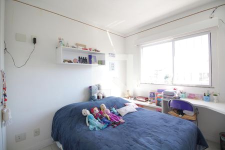 Casa de condomínio à venda com 203m², 4 quartos e 3 vagas Casa de condomínio à venda com 203m², 4 quartos e 3 vagasQuarto