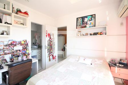 Casa de condomínio à venda com 203m², 4 quartos e 3 vagasSuíte 1