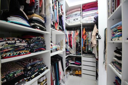 Casa de condomínio à venda com 203m², 4 quartos e 3 vagasSuíte 2 Closet