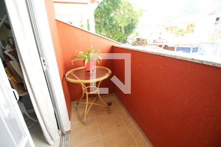 Casa de condomínio à venda com 203m², 4 quartos e 3 vagasSuíte 2 Varanda