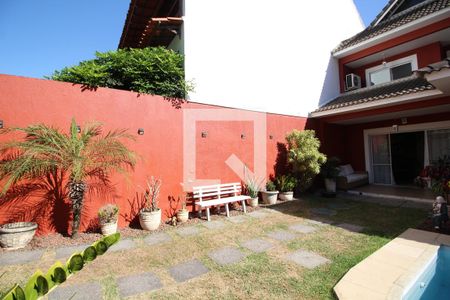 Casa de condomínio à venda com 203m², 4 quartos e 3 vagasÁrea Externa