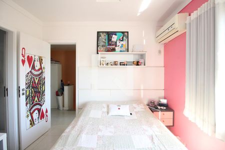 Casa de condomínio à venda com 203m², 4 quartos e 3 vagasSuíte 1