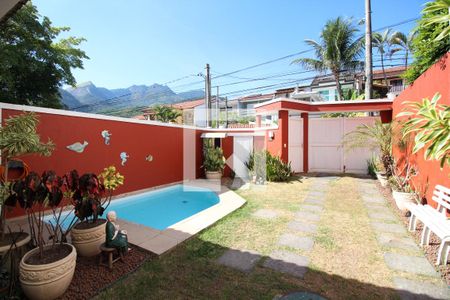 Casa de condomínio à venda com 203m², 4 quartos e 3 vagasÁrea Externa
