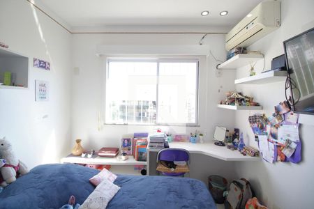 Casa de condomínio à venda com 203m², 4 quartos e 3 vagas Casa de condomínio à venda com 203m², 4 quartos e 3 vagasQuarto