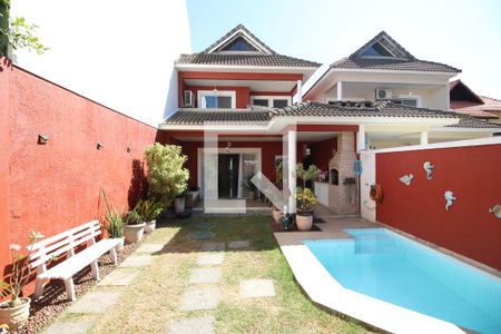 Casa de condomínio à venda com 203m², 4 quartos e 3 vagasFachada