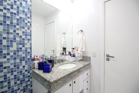 Casa de condomínio à venda com 203m², 4 quartos e 3 vagasSuíte 1 Banheiro