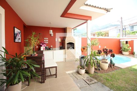 Casa de condomínio à venda com 203m², 4 quartos e 3 vagasÁrea Externa