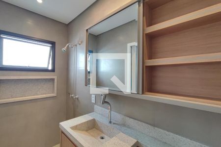 Banheiro Suíte de casa de condomínio à venda com 3 quartos, 204m² em Swiss Park, Campinas