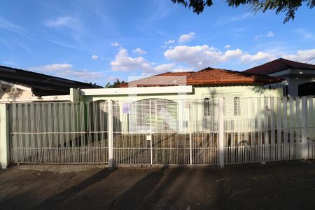 Casa à venda com 364m², 4 quartos e 5 vagasFachada